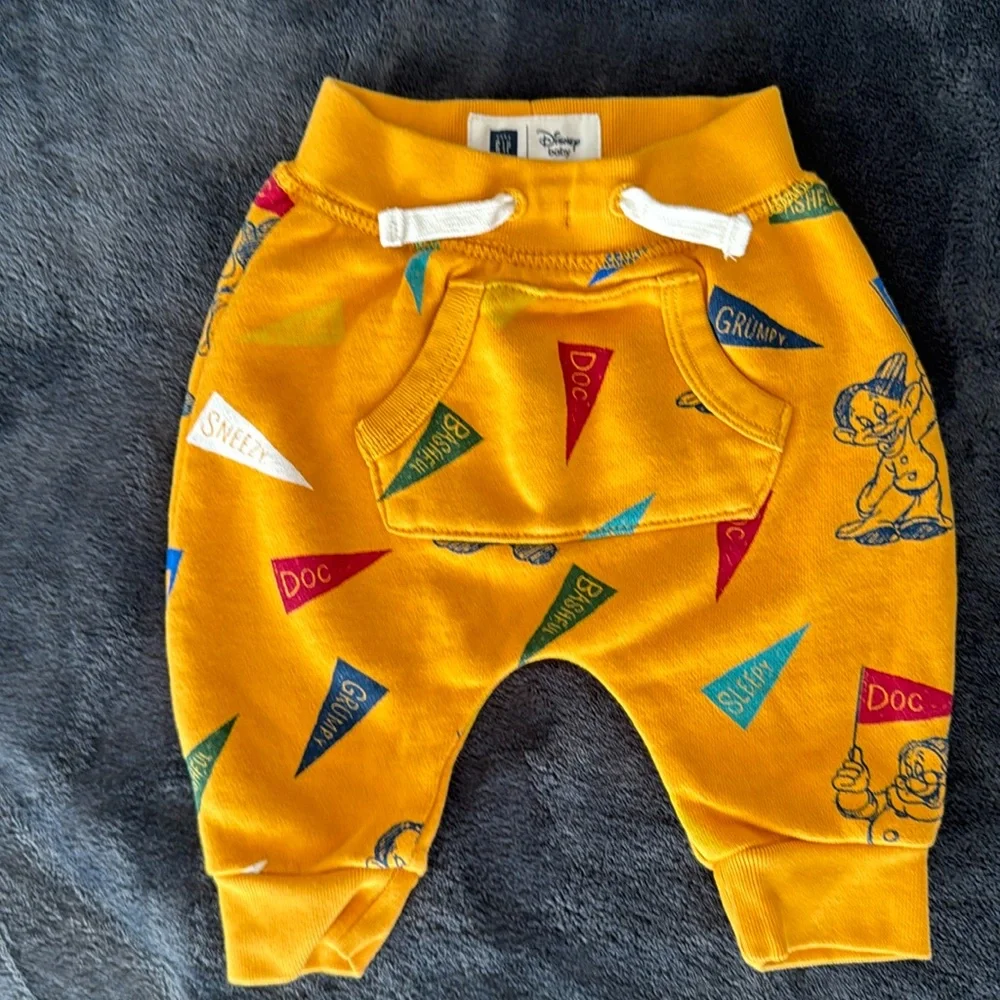 NWT Baby Gap Disney Snow White Seven Dwarfs Yellow Kanga Pants 0-3 Months